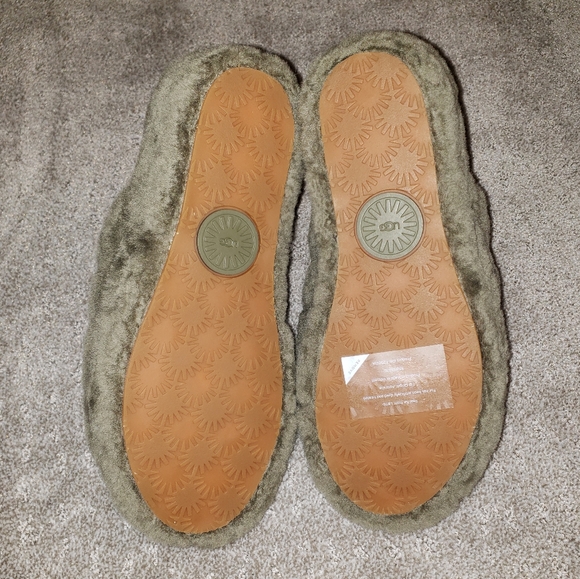 **SOLD** UGG Women's Fluff Yeah Slide, Size 8 - Picture 7 of 7